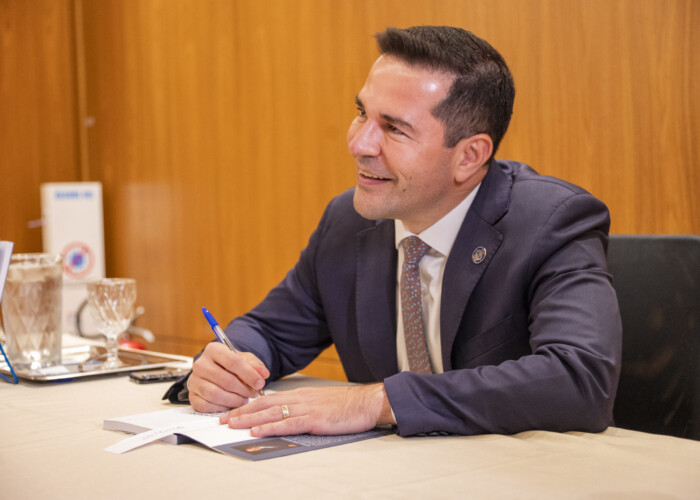 Rafael Lara lança livro sobre teletrabalho decente em evento prestigiado por advogados e autoridades em Goiânia
