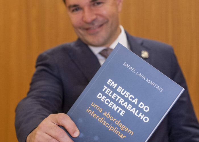 Rafael Lara lança livro sobre teletrabalho decente em evento prestigiado por advogados e autoridades em Goiânia